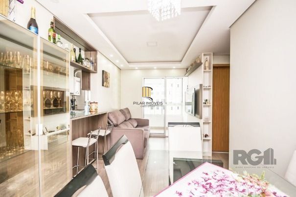 Apartamento com 2 quartos, sala, cozinha, sacada com churrasqueira e 1 vaga.