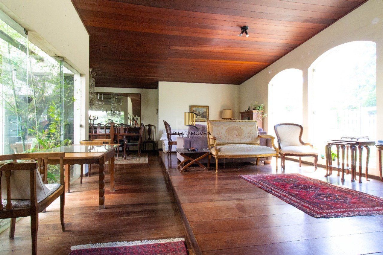 Casa para Venda - 422m², 6 dormitórios, sendo 2 suites, 5 vagas - Vila Assunção