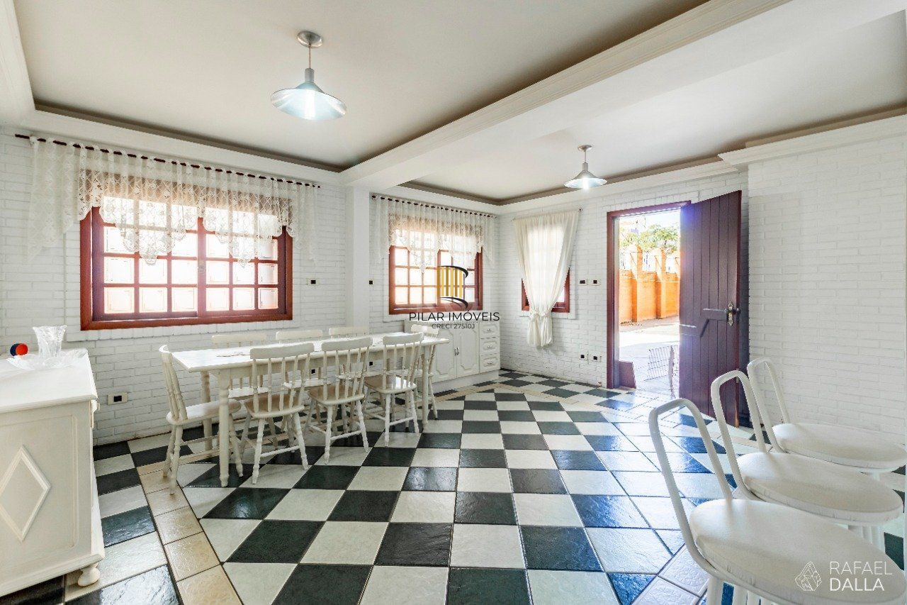 Casa para Venda - 574m², 3 dormitórios, sendo 2 suites, 8 vagas - Jardim Planalto
