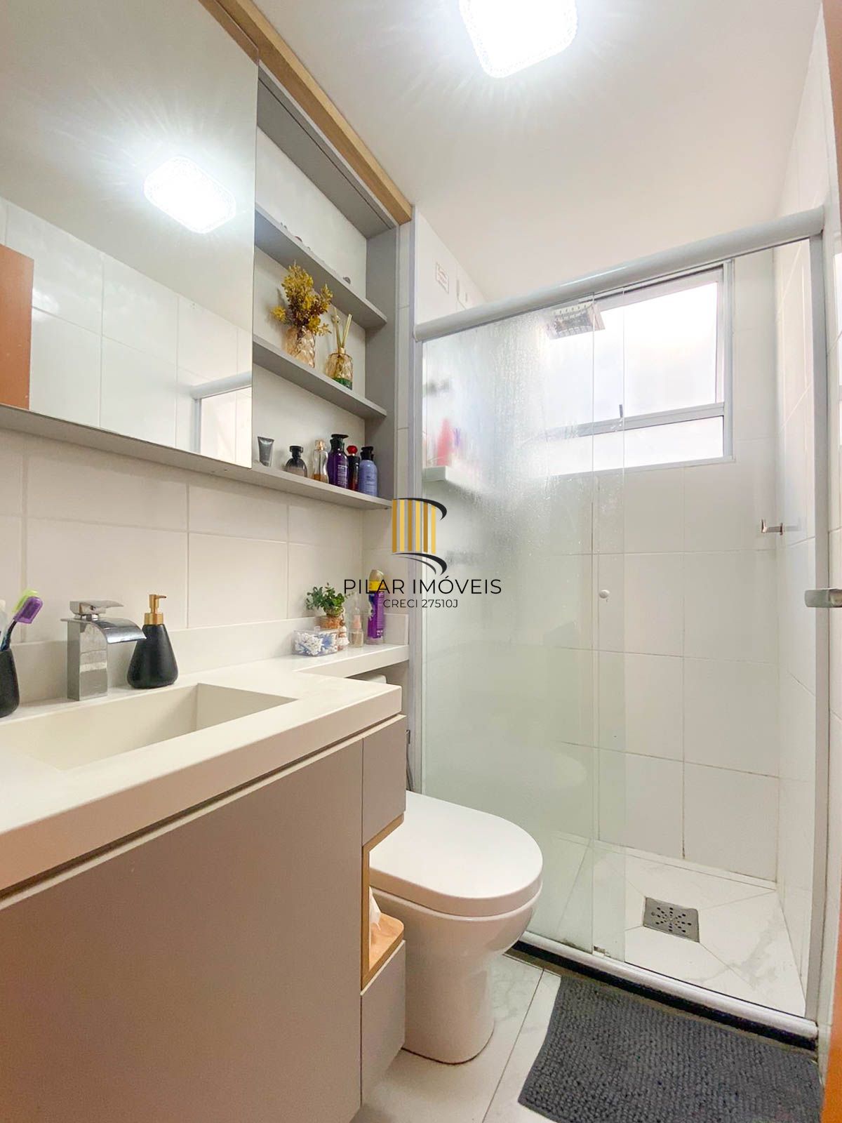 Apartamento / 2 Quartos / Sacada e Churrasqueira / 1 Vaga / Santa Fé / Porto Alegre / RS