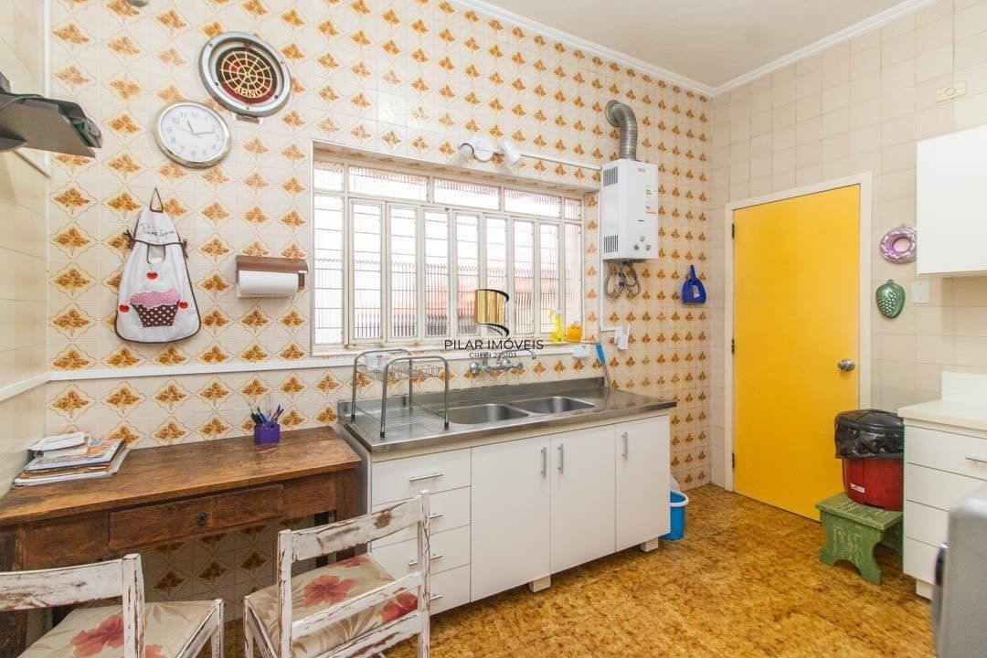 Casa para Venda - 203m², 3 dormitórios, sendo 1 suites, 2 vagas - Santa Tereza