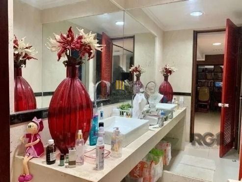 Casa 4 dormitórios no bairro Espírito Santo