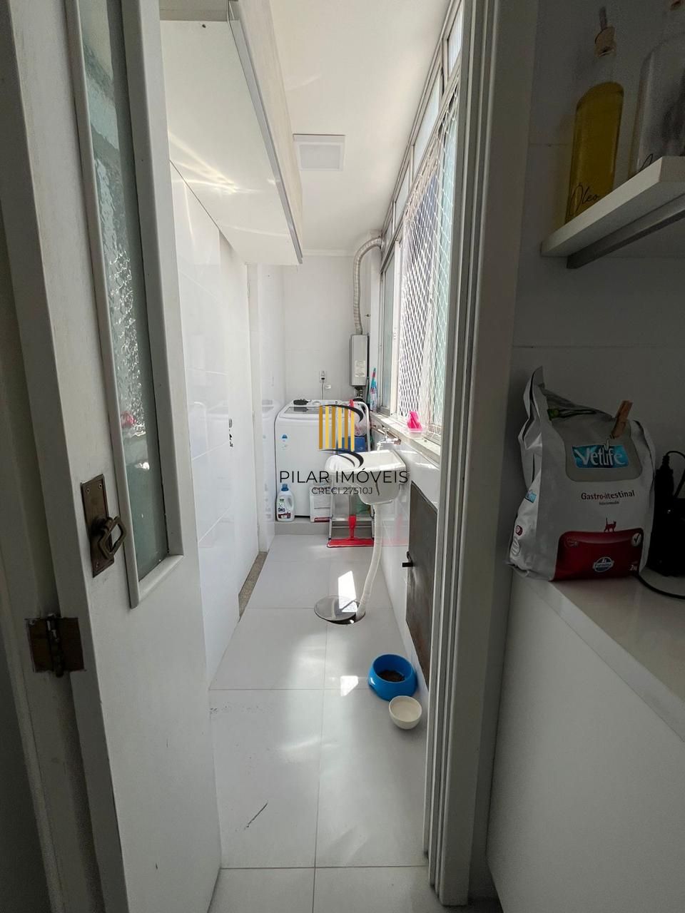 Apartamento à venda/ Três dorm/ Elevador/Garagem/ Amplo/ Bem Localizado