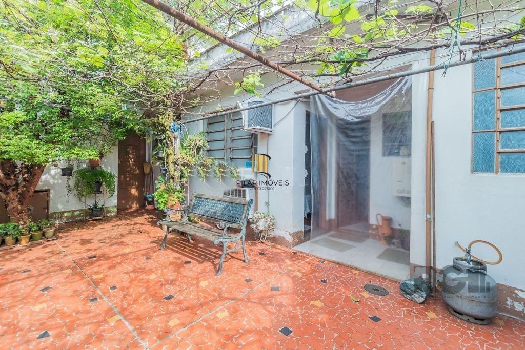 Casa 4 dormitórios no bairro Navegantes