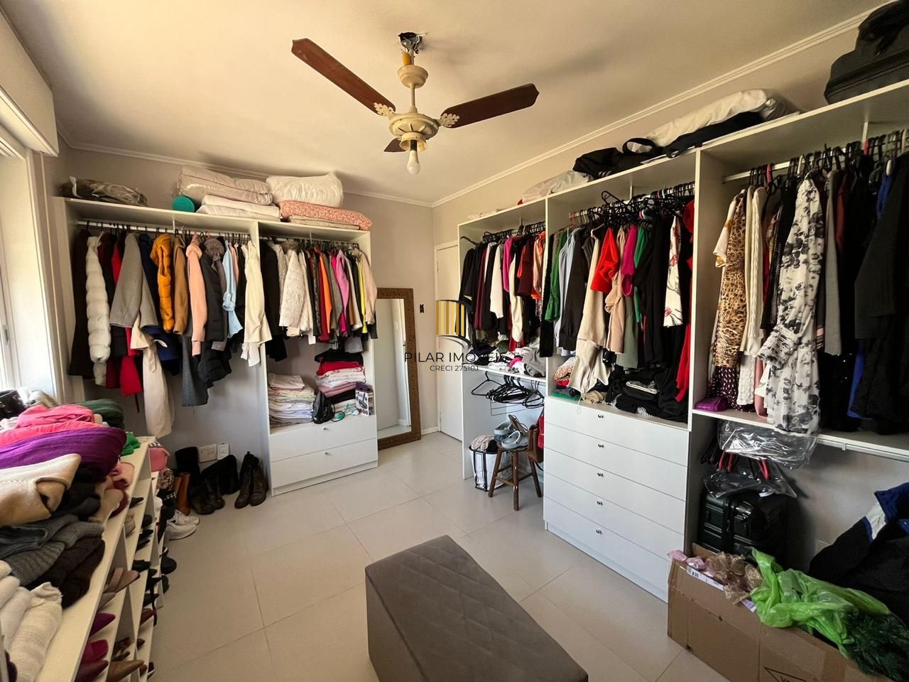 Apartamento à venda/ Três dorm/ Elevador/Garagem/ Amplo/ Bem Localizado