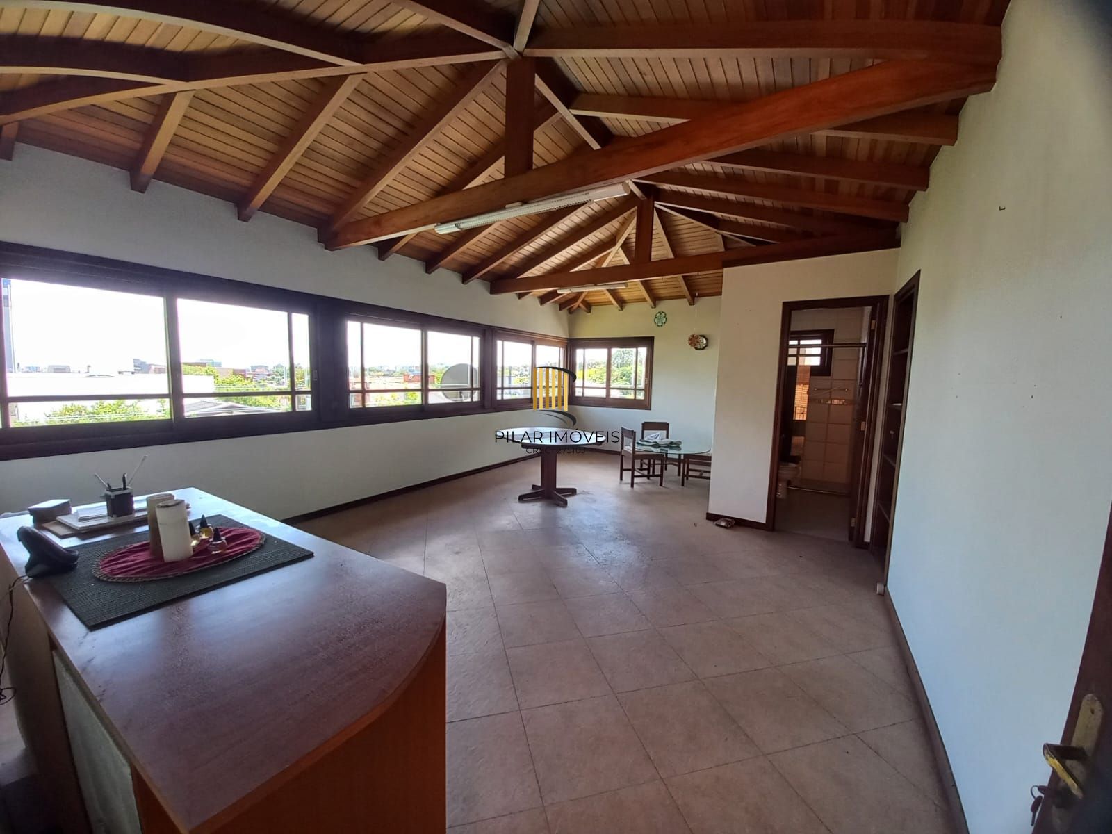 Casa Completa com Piscina, Escritório e 6 Dormitórios