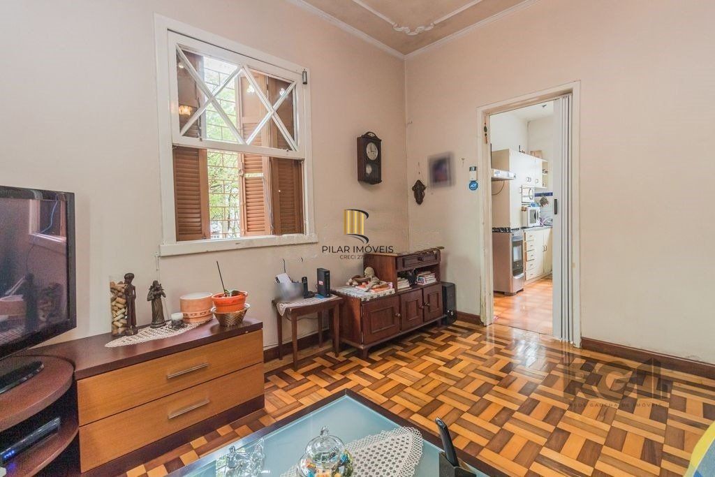 Casa 4 dormitórios no bairro Navegantes