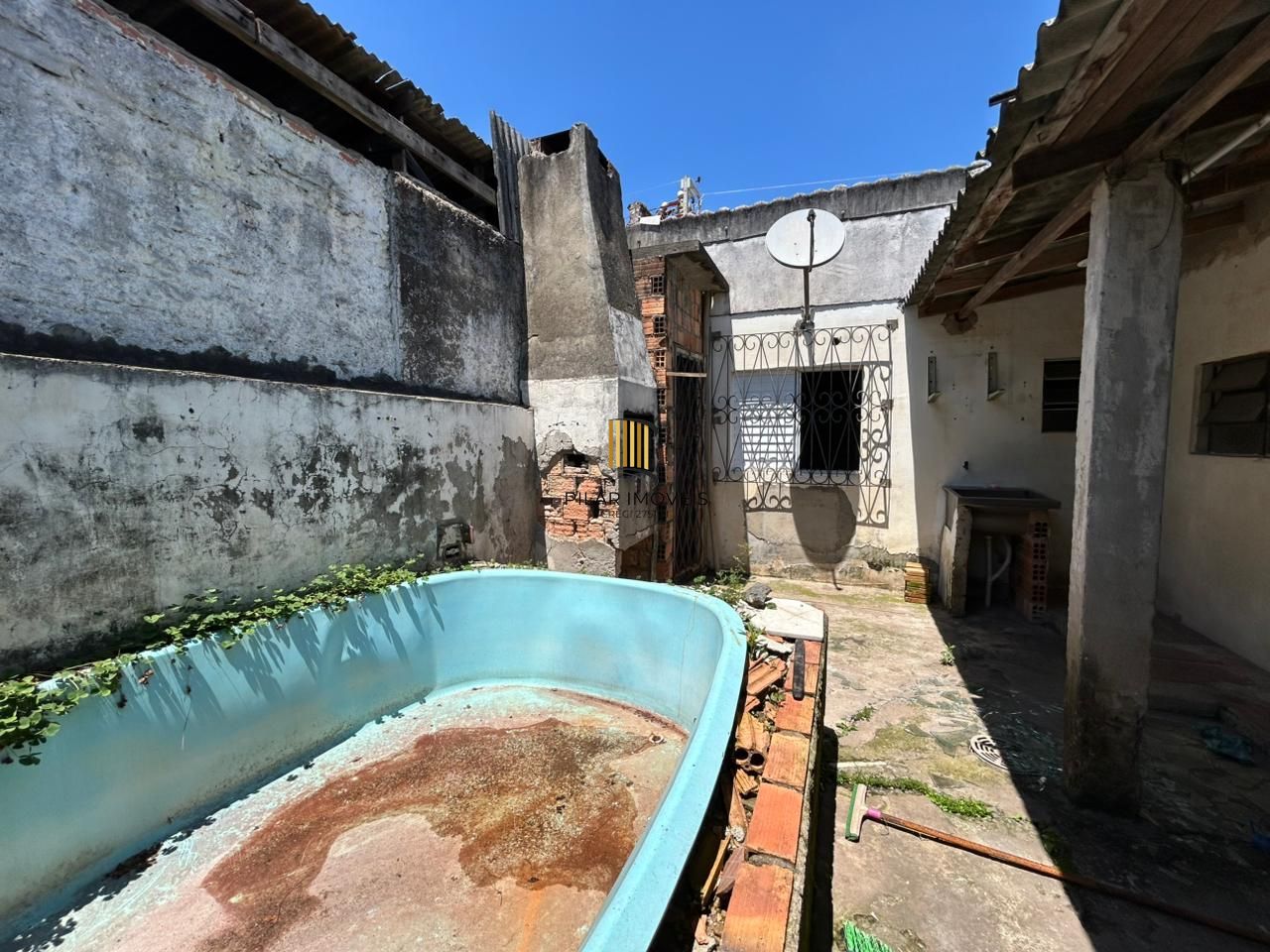 CASA COM 2 DORMITÓRIOS NO  BAIRRO FARRAPOS