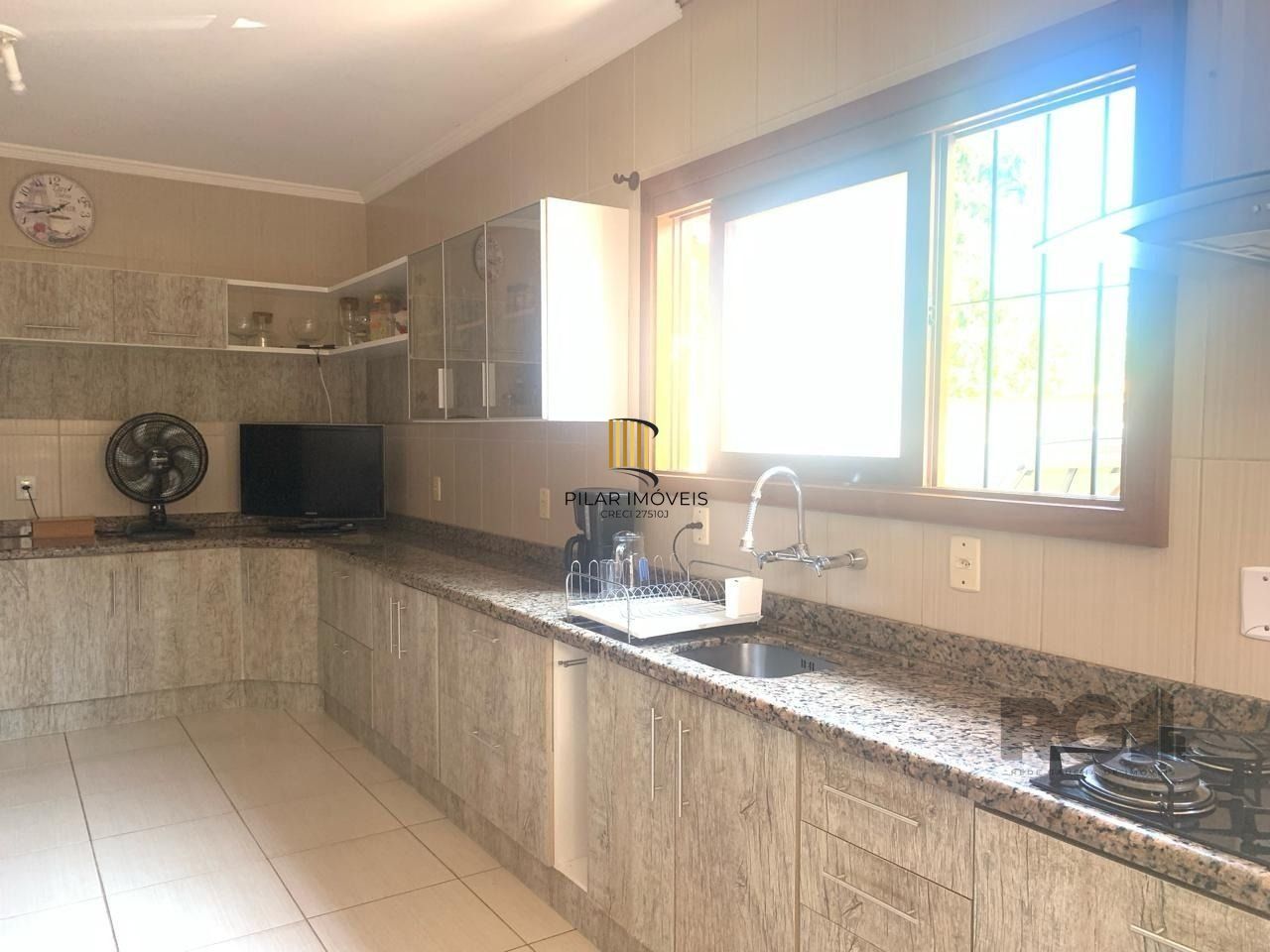Casa com 3 quartos, 1 suíte, 3 vagas e 182m² para vender por R$ 890.000