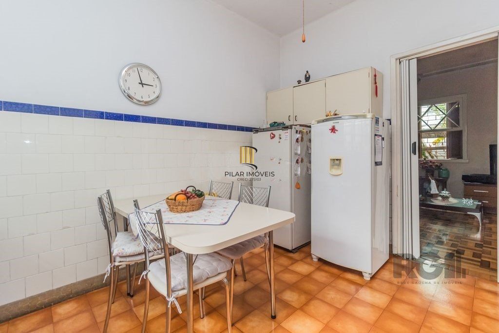 Casa 4 dormitórios no bairro Navegantes
