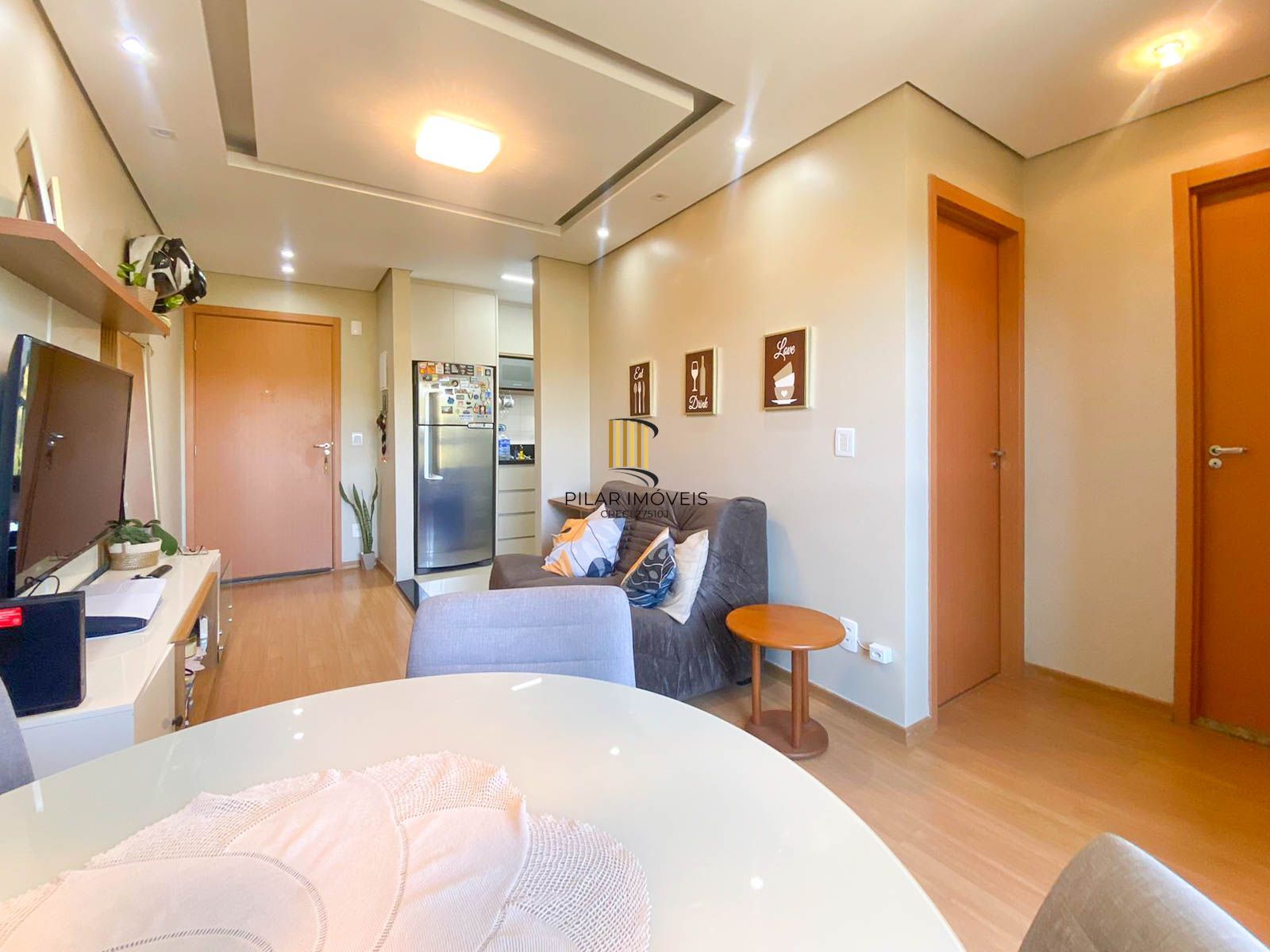 Apartamento / 2 Quartos / Sacada e Churrasqueira / 1 Vaga / Santa Fé / Porto Alegre / RS