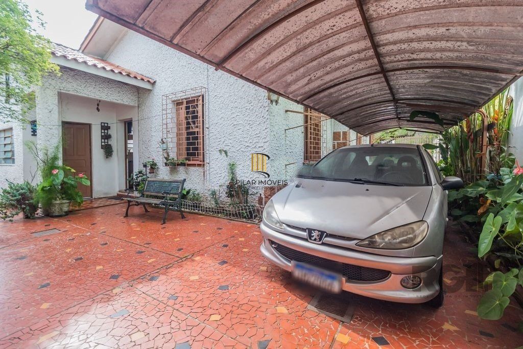 Casa 4 dormitórios no bairro Navegantes