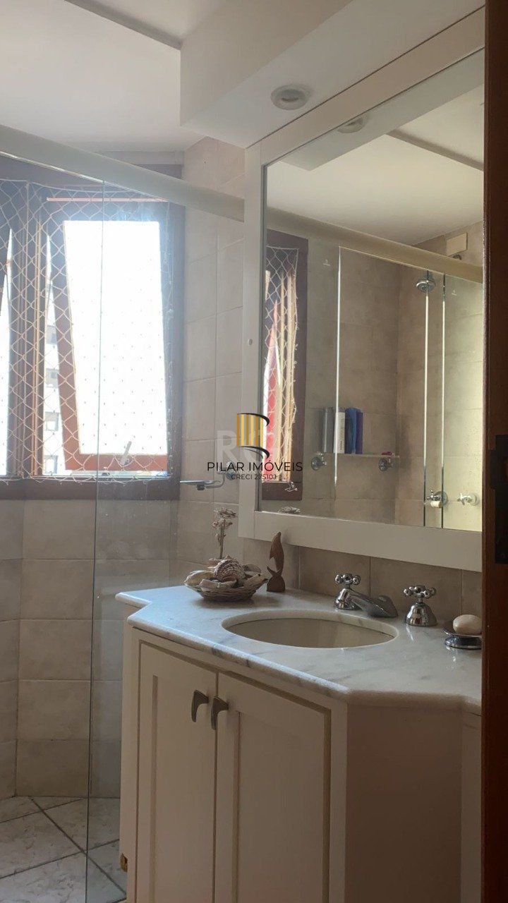Apartamento para Venda - 123m², 2 dormitórios, sendo 1 suites, 1 vaga - Centro
