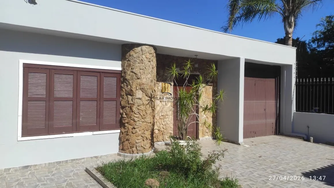 Casa com piscina e salão de festas a venda Canoas / 3 Dormitórios - Pilar Imóveis