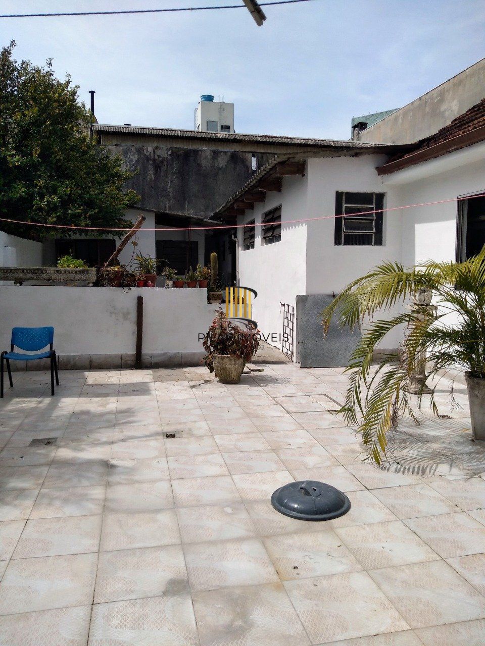 Casa para Venda - 400m², 3 dormitórios, sendo 2 suites, 2 vagas - Floresta