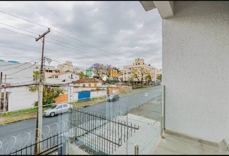 Casa para Venda - 220m², 3 dormitórios, sendo 2 suites, 2 vagas - Partenon
