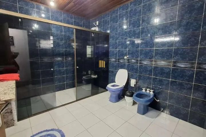 CASA A VENDA NO BAIRRO HARMONIA EM CANOAS COM 4 QUARTOS / 1 SUITE / 3 BANHEIROS / 6 VAGAS