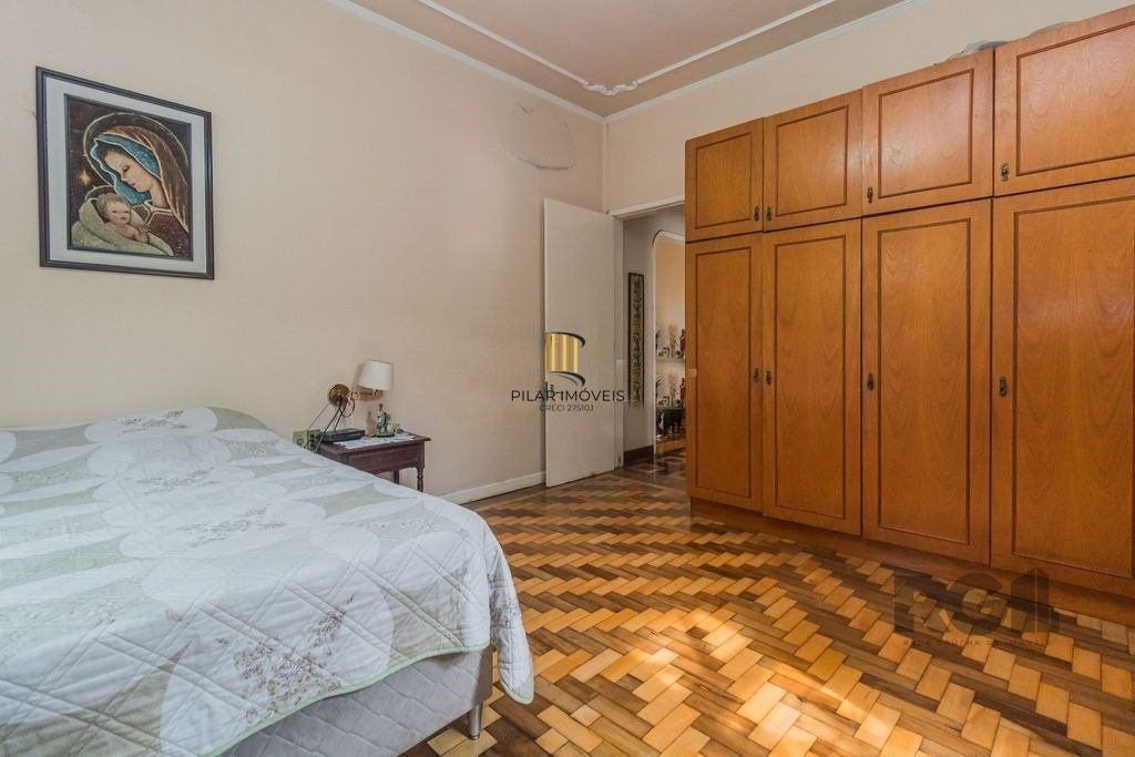 Casa 4 dormitórios no bairro Navegantes