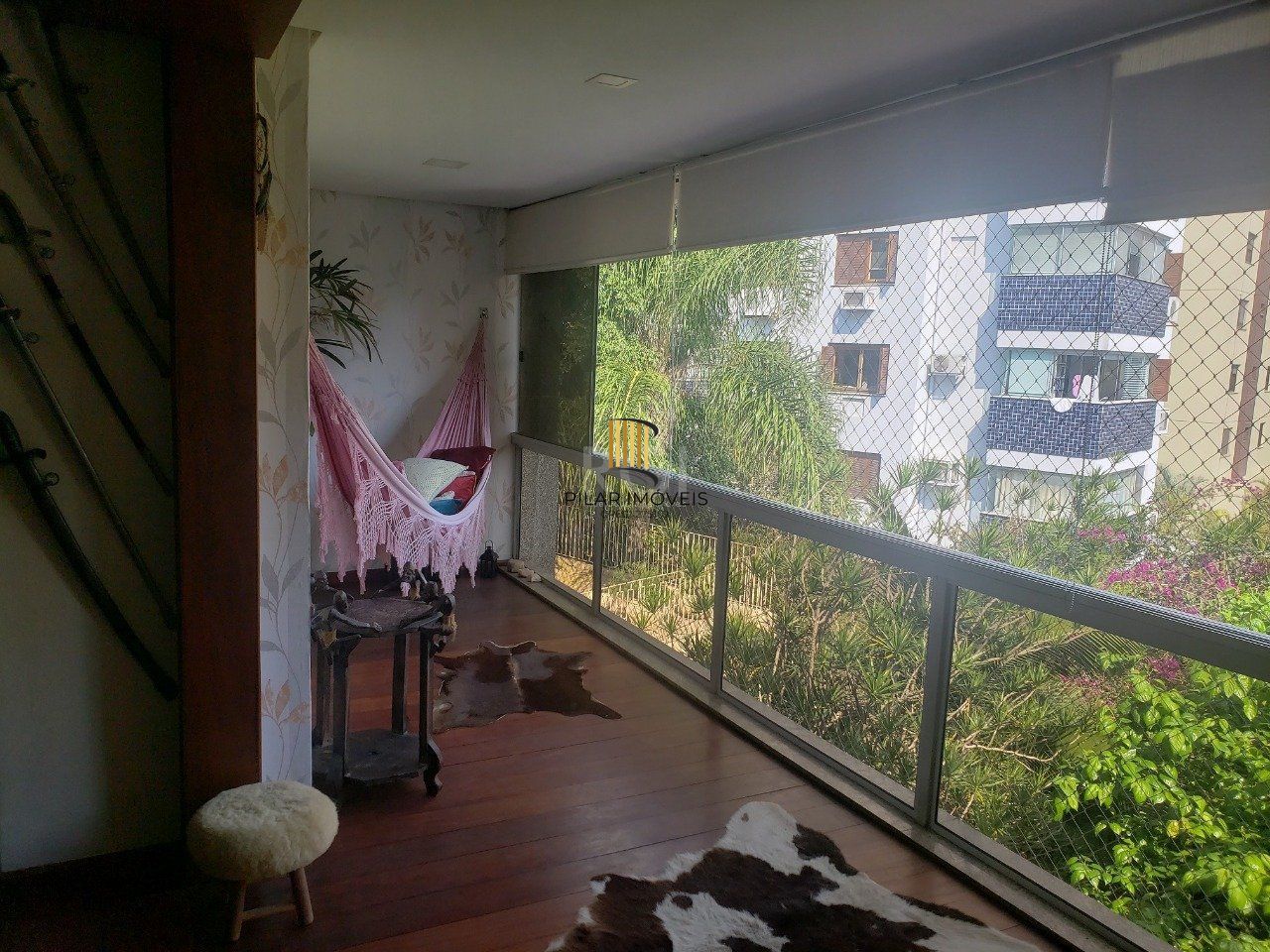 Cobertura para Venda - 296m², 3 dormitórios, sendo 1 suites, 3 vagas - Petrópolis