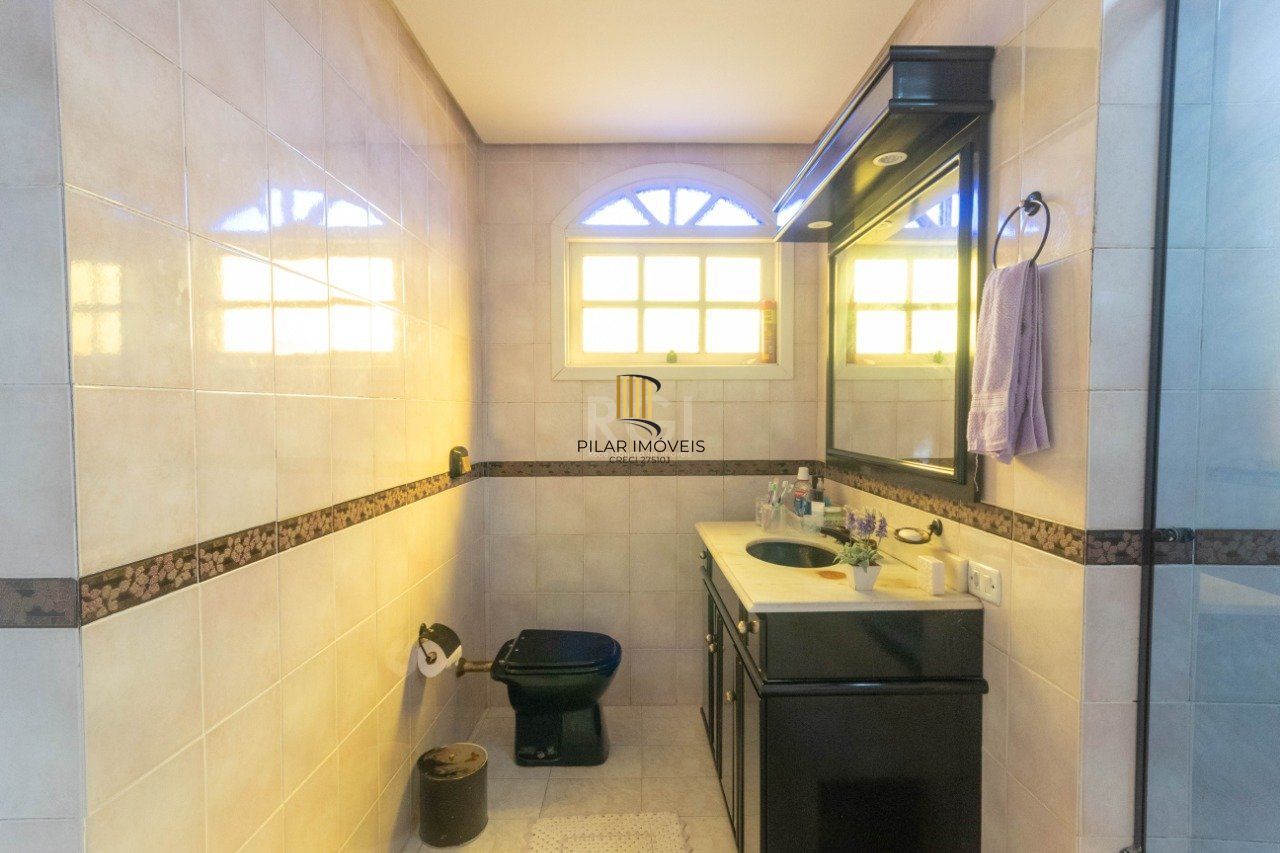Casa para Venda - 250m², 3 dormitórios, sendo 2 suites, Partenon