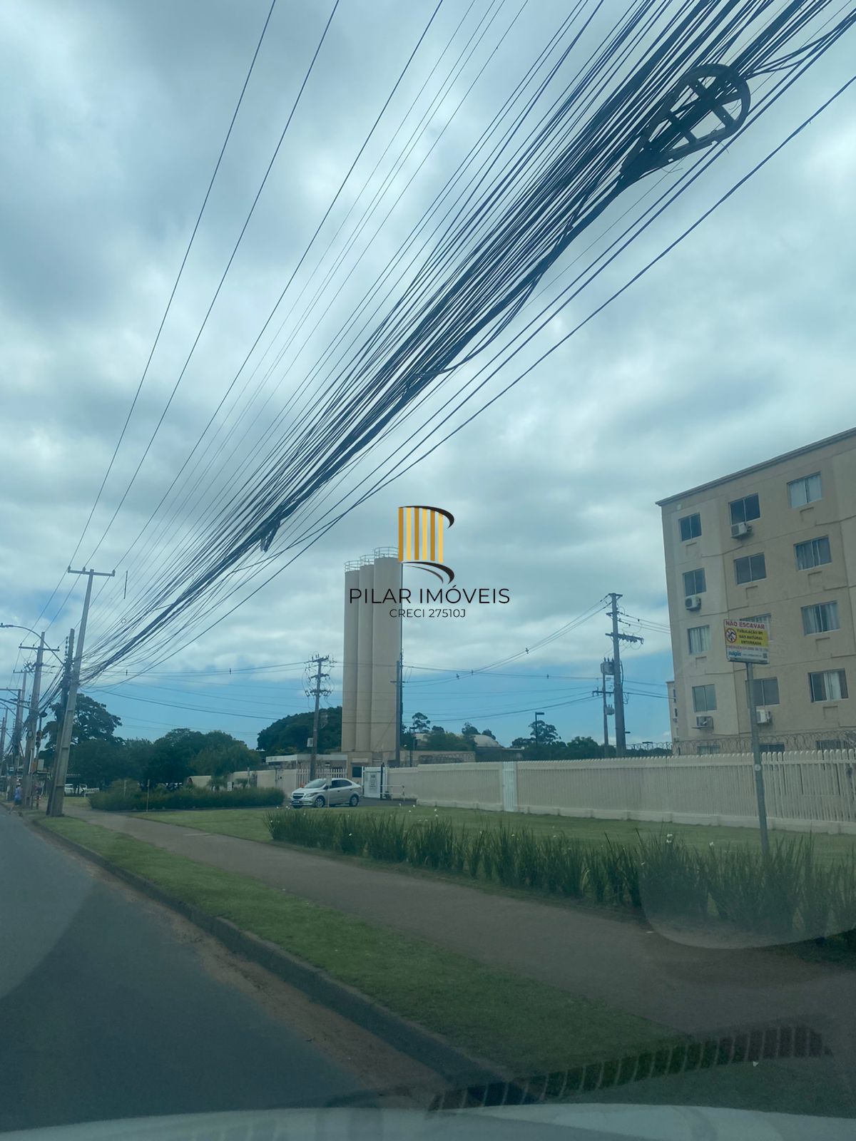 Apartamento no bairro Sarandi com 2 dormitórios, sala ampla para 2 ambientes