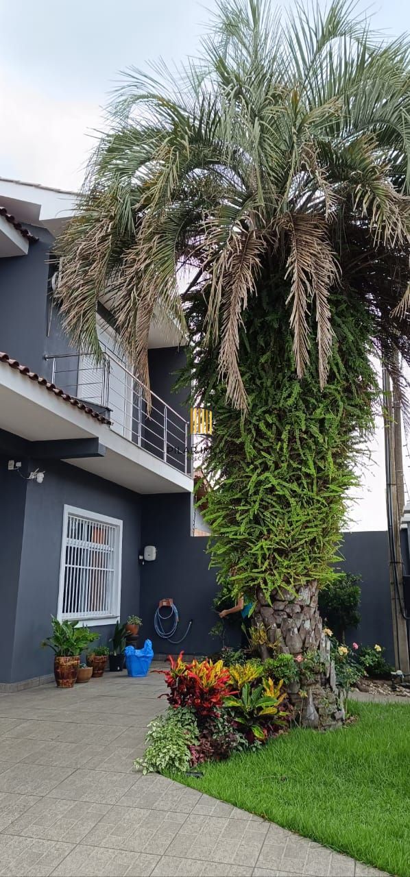 Sobrado 233m² 05 dormitórios, 04 vagas, no Bairro Moinhos de Vento em Canoas