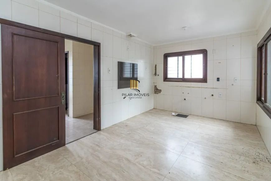 Casa / 3 Dormitórios / 1 Suíte / 3 Vagas / Churrasqueira / Piscina / Jardim Planalto / Jardim Itu / Porto Alegre / RS