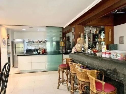 Casa 4 dormitórios no bairro Espírito Santo