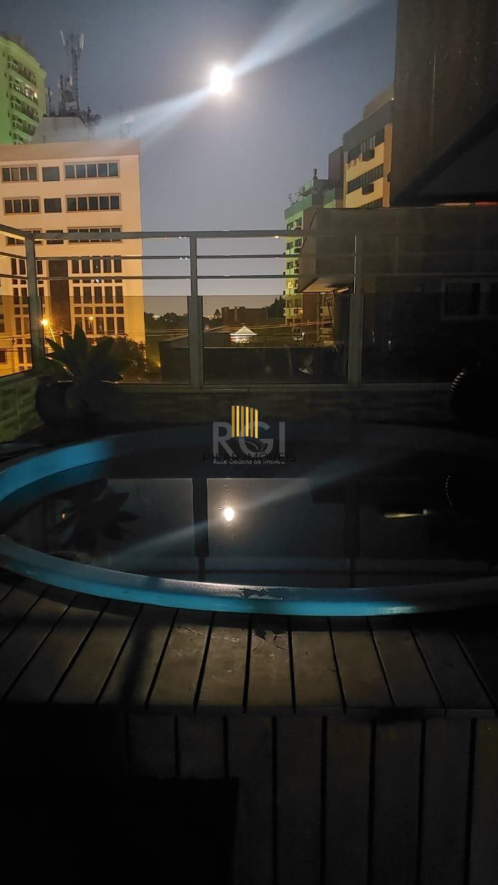 Cobertura para Venda - 296m², 3 dormitórios, sendo 1 suites, 3 vagas - Petrópolis