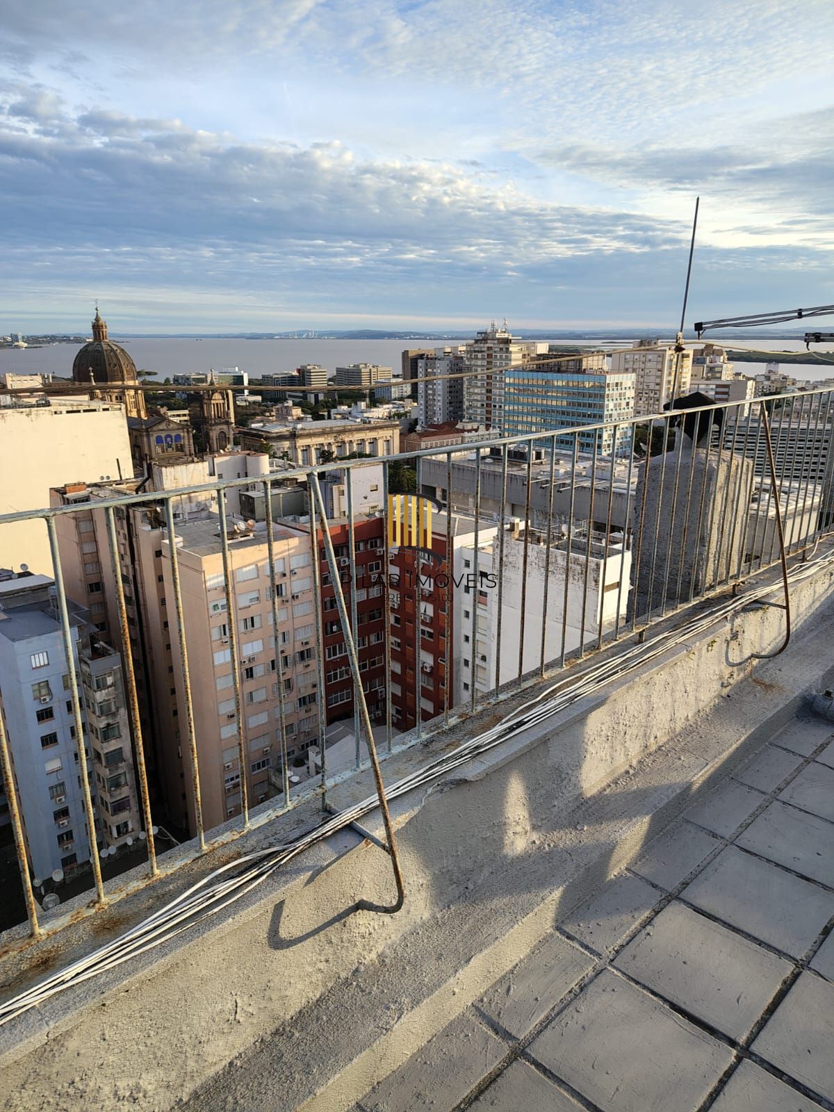 Apartamento Espaçoso no Centro Histórico com Móveis Sob Medida
