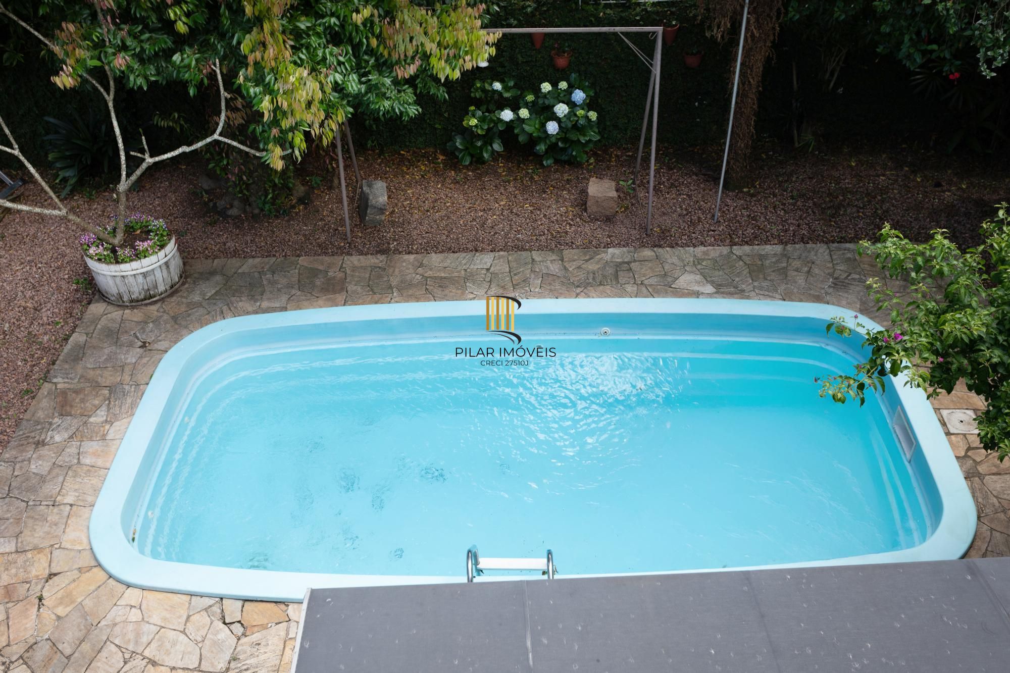 Sobrado de Alto Padrão com Piscina Aquecida e Espaço Comercial Independente