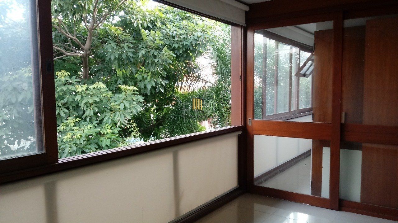 Sobrado para Venda - 656m², 5 dormitórios, sendo 4 suites, 2 vagas - Cristo Redentor