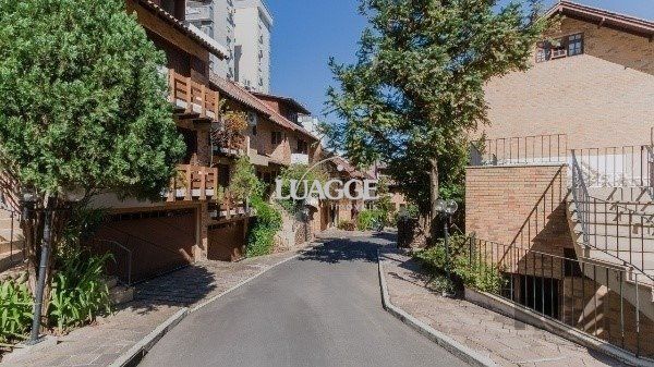 Casa de Condomínio à venda com 3 quartos, 292m² - Foto 1