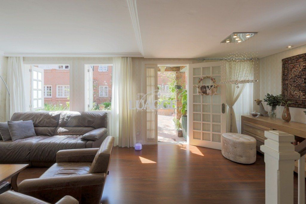 Casa de Condomínio à venda com 3 quartos, 195m² - Foto 1
