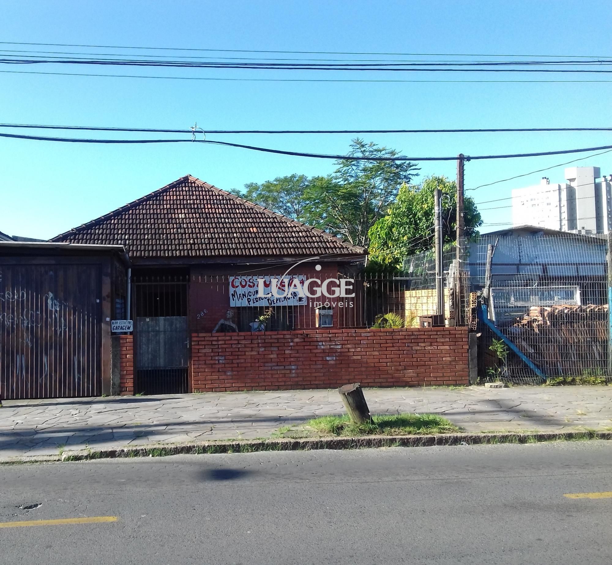 Casa à venda com 3 quartos, 77m² - Foto 1