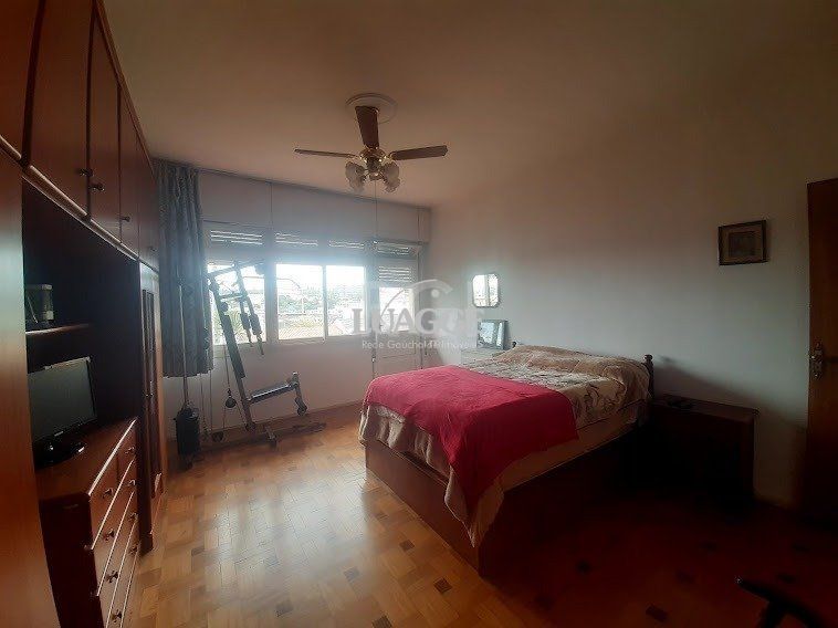 Casa à venda com 3 quartos, 244m² - Foto 4