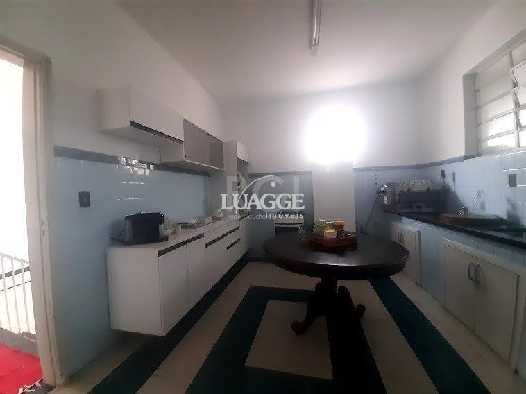 Casa à venda com 3 quartos, 244m² - Foto 18