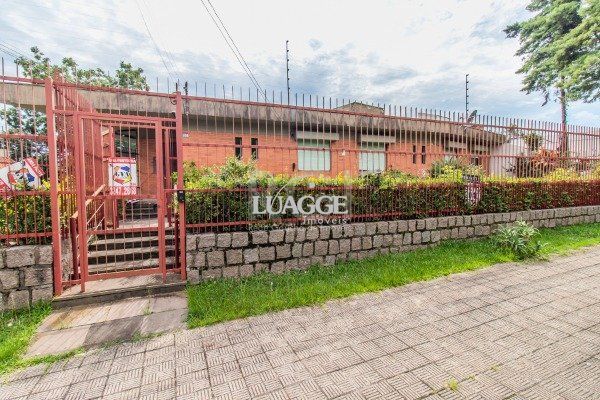 Casa à venda com 3 quartos, 408m² - Foto 2