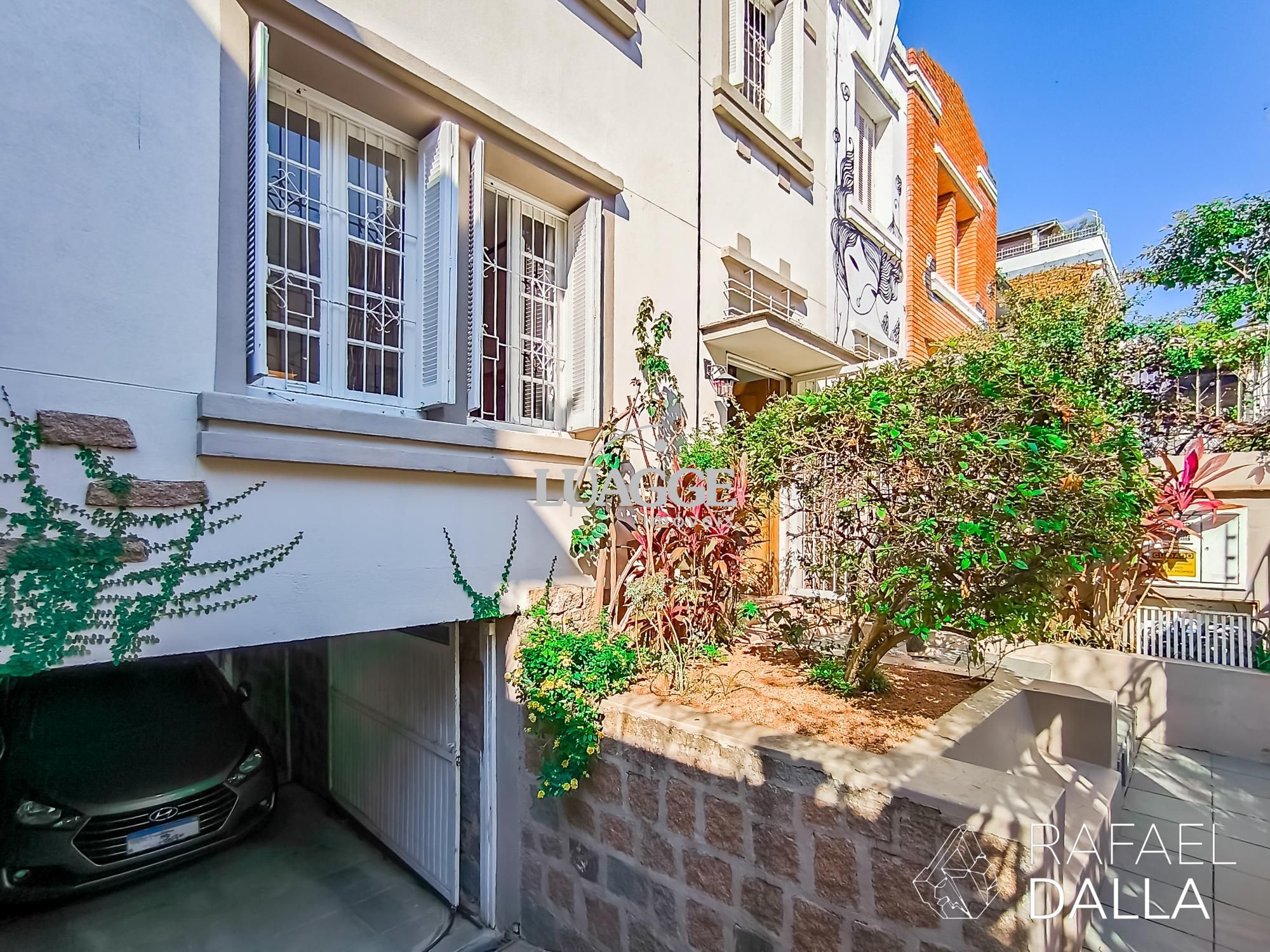 Casa à venda com 4 quartos, 210m² - Foto 2