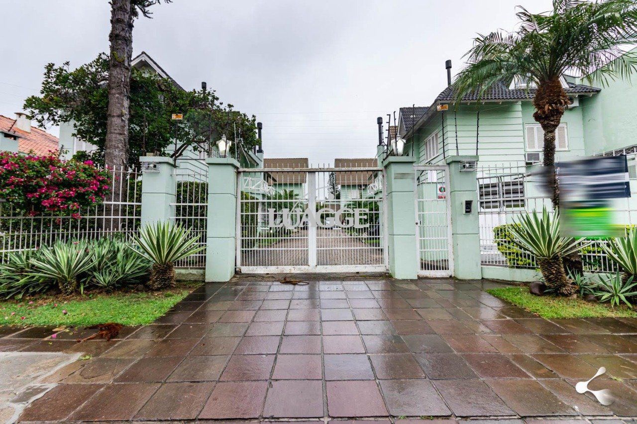 Casa de Condomínio à venda com 4 quartos, 196m² - Foto 2