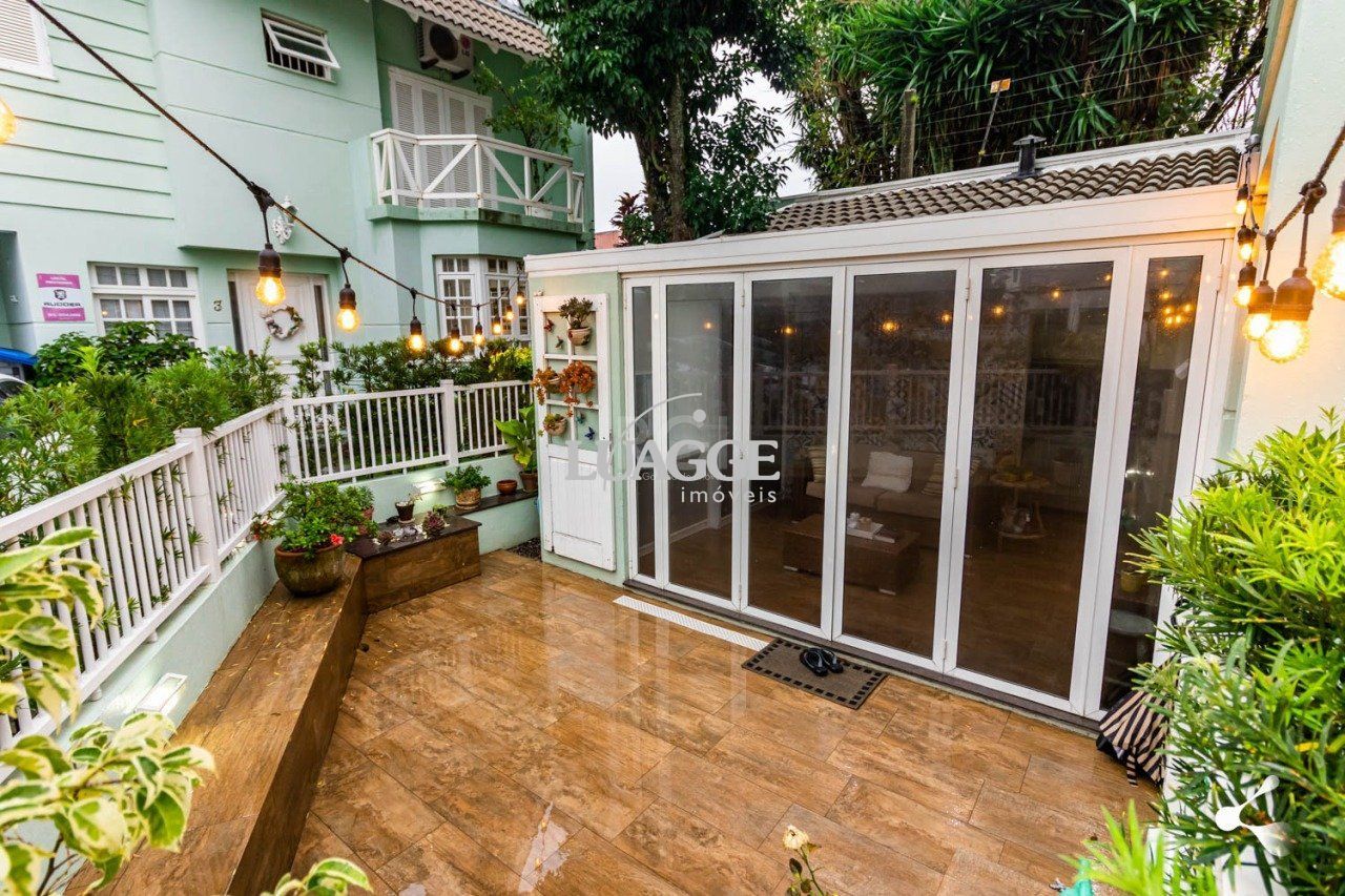Casa de Condomínio à venda com 4 quartos, 196m² - Foto 1