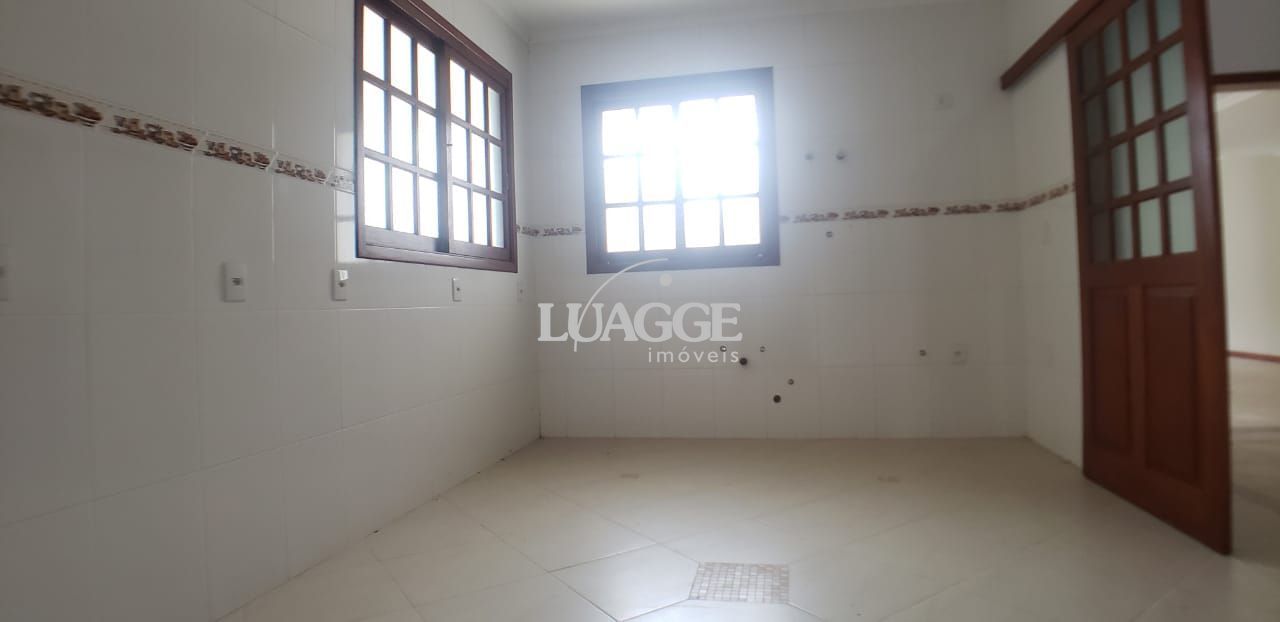 Casa à venda com 4 quartos, 380m² - Foto 4