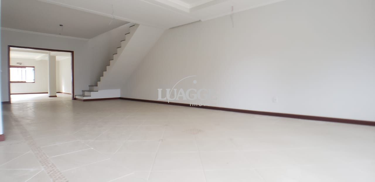 Casa à venda com 4 quartos, 380m² - Foto 2