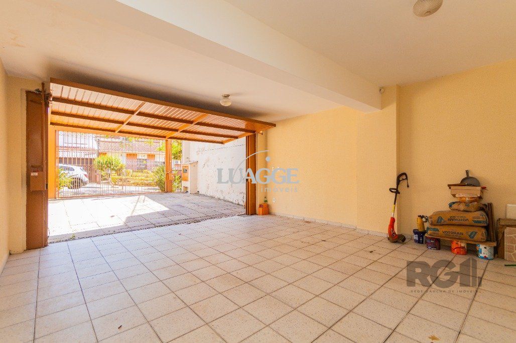 Casa à venda com 4 quartos, 215m² - Foto 4