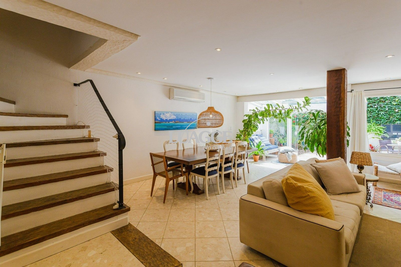 Casa de Condomínio à venda com 3 quartos, 265m² - Foto 2