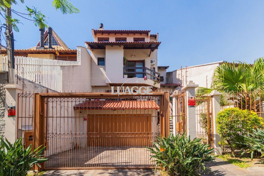 Casa à venda com 4 quartos, 215m² - Foto 1