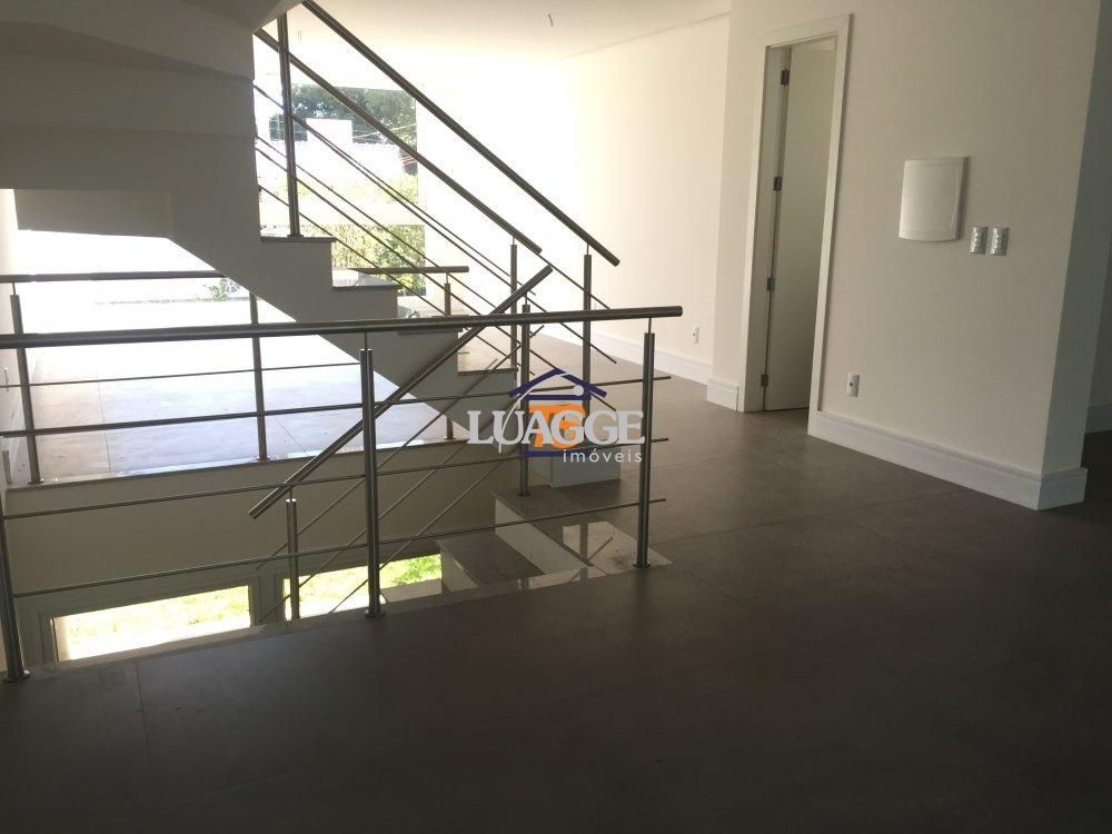 Casa à venda com 3 quartos, 213m² - Foto 11