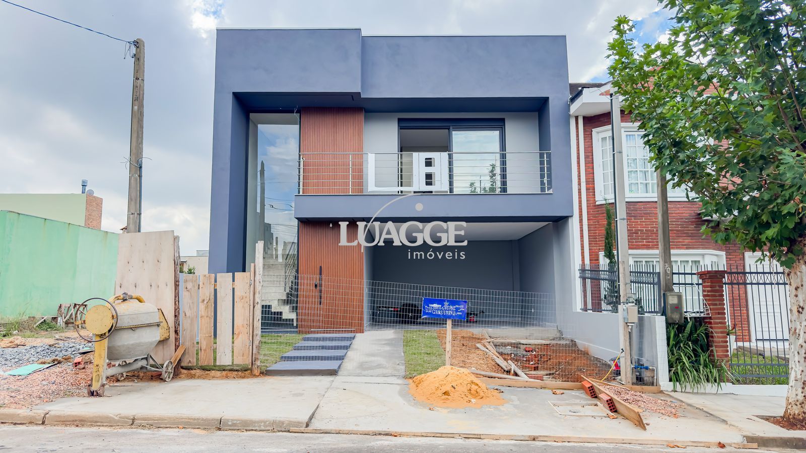 Casa de Condomínio à venda com 3 quartos, 201m² - Foto 2