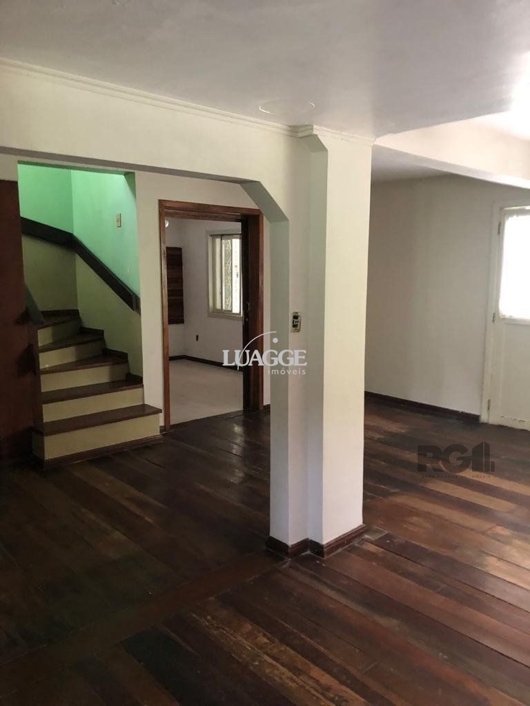 Casa à venda com 3 quartos, 224m² - Foto 1