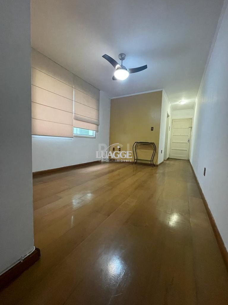 Apartamento à venda com 2 quartos, 67m² - Foto 3